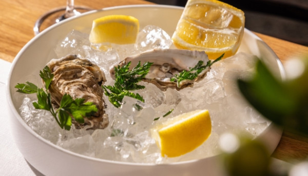 Oyster served on ice with lemon
